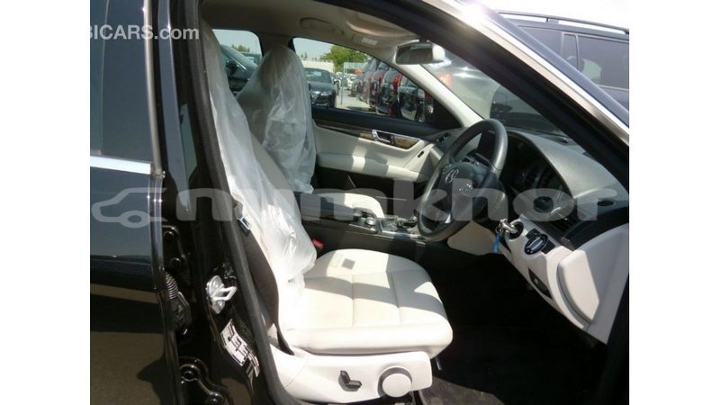 Big with watermark mercedes benz 200 bumthang import dubai 2552