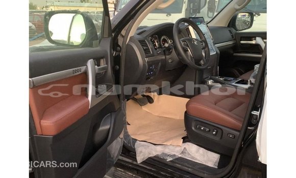 Buy Import Toyota Land Cruiser Black Car in Import - Dubai in Bumthang Buy Import Toyota Land Cruiser Black Car in Import - Dubai in Bumthang