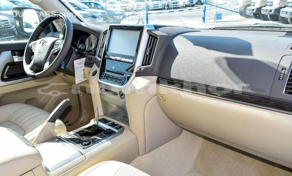 Buy Import Toyota Land Cruiser White Car in Import - Dubai in Bumthang Buy Import Toyota Land Cruiser White Car in Import - Dubai in Bumthang