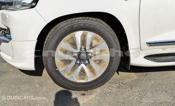 Buy Import Toyota Land Cruiser White Car in Import - Dubai in Bumthang Buy Import Toyota Land Cruiser White Car in Import - Dubai in Bumthang