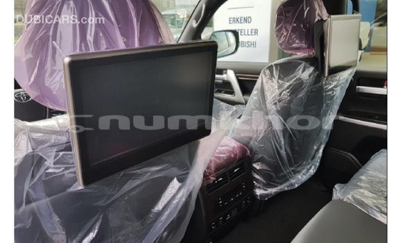 Buy Import Toyota Land Cruiser Black Car in Import - Dubai in Bumthang Buy Import Toyota Land Cruiser Black Car in Import - Dubai in Bumthang