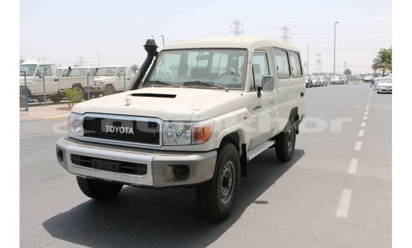 Buy Import Toyota Land Cruiser White Car in Import - Dubai in Bumthang Buy Import Toyota Land Cruiser White Car in Import - Dubai in Bumthang