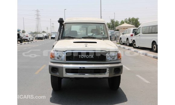 Buy Import Toyota Land Cruiser White Car in Import - Dubai in Bumthang Buy Import Toyota Land Cruiser White Car in Import - Dubai in Bumthang
