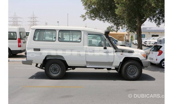 Buy Import Toyota Land Cruiser White Car in Import - Dubai in Bumthang Buy Import Toyota Land Cruiser White Car in Import - Dubai in Bumthang