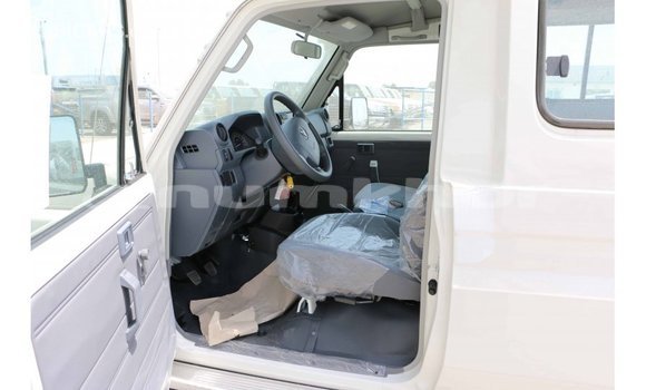 Buy Import Toyota Land Cruiser White Car in Import - Dubai in Bumthang Buy Import Toyota Land Cruiser White Car in Import - Dubai in Bumthang