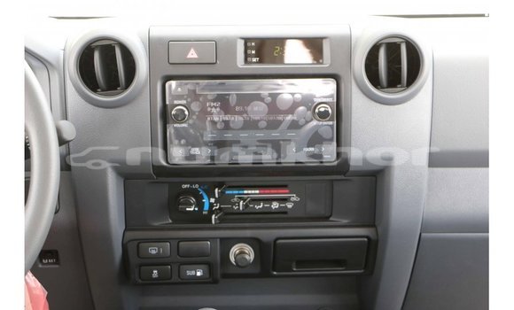 Buy Import Toyota Land Cruiser White Car in Import - Dubai in Bumthang Buy Import Toyota Land Cruiser White Car in Import - Dubai in Bumthang