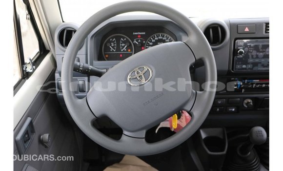 Buy Import Toyota Land Cruiser White Car in Import - Dubai in Bumthang Buy Import Toyota Land Cruiser White Car in Import - Dubai in Bumthang