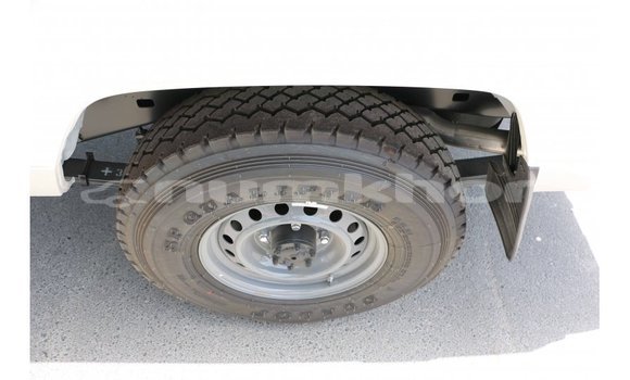 Buy Import Toyota Land Cruiser White Car in Import - Dubai in Bumthang Buy Import Toyota Land Cruiser White Car in Import - Dubai in Bumthang