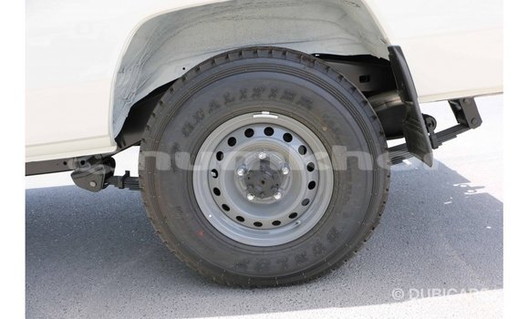 Buy Import Toyota Land Cruiser White Car in Import - Dubai in Bumthang Buy Import Toyota Land Cruiser White Car in Import - Dubai in Bumthang