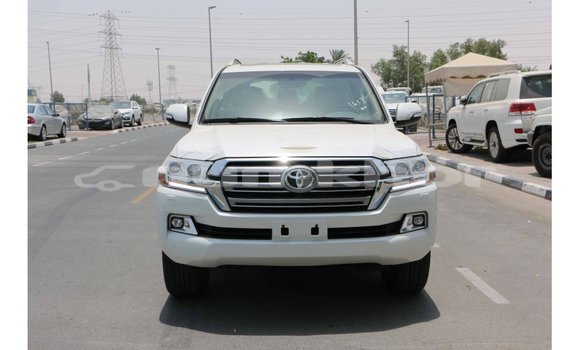 Buy Import Toyota Land Cruiser White Car in Import - Dubai in Bumthang Buy Import Toyota Land Cruiser White Car in Import - Dubai in Bumthang