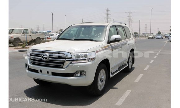 Buy Import Toyota Land Cruiser White Car in Import - Dubai in Bumthang Buy Import Toyota Land Cruiser White Car in Import - Dubai in Bumthang
