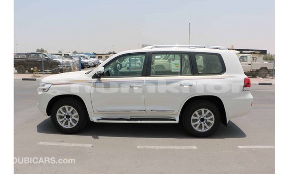 Buy Import Toyota Land Cruiser White Car in Import - Dubai in Bumthang Buy Import Toyota Land Cruiser White Car in Import - Dubai in Bumthang