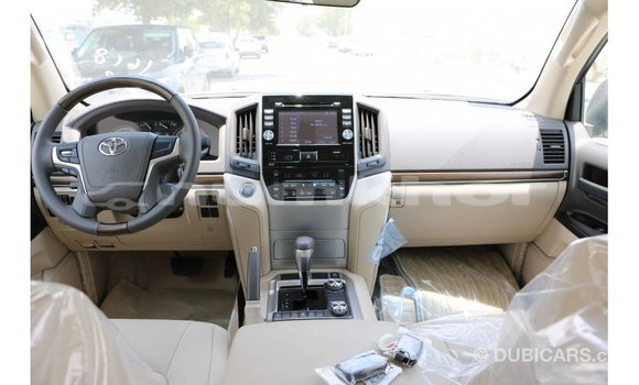 Buy Import Toyota Land Cruiser White Car in Import - Dubai in Bumthang Buy Import Toyota Land Cruiser White Car in Import - Dubai in Bumthang