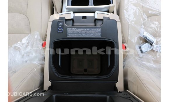 Buy Import Toyota Land Cruiser White Car in Import - Dubai in Bumthang Buy Import Toyota Land Cruiser White Car in Import - Dubai in Bumthang