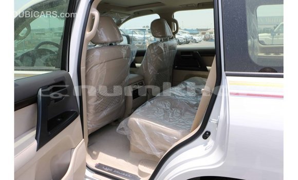 Buy Import Toyota Land Cruiser White Car in Import - Dubai in Bumthang Buy Import Toyota Land Cruiser White Car in Import - Dubai in Bumthang