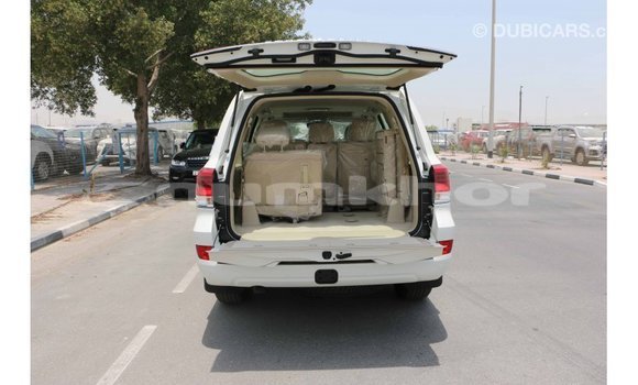 Buy Import Toyota Land Cruiser White Car in Import - Dubai in Bumthang Buy Import Toyota Land Cruiser White Car in Import - Dubai in Bumthang