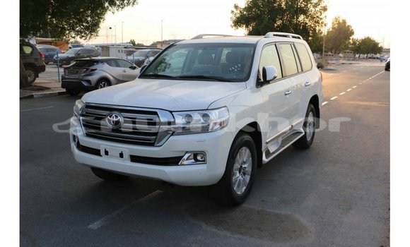 Buy Import Toyota Land Cruiser White Car in Import - Dubai in Bumthang Buy Import Toyota Land Cruiser White Car in Import - Dubai in Bumthang