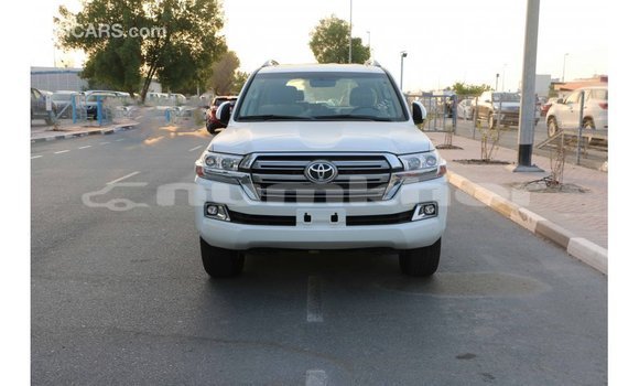 Buy Import Toyota Land Cruiser White Car in Import - Dubai in Bumthang Buy Import Toyota Land Cruiser White Car in Import - Dubai in Bumthang