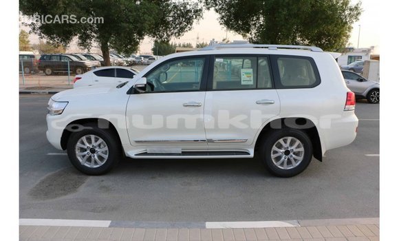 Buy Import Toyota Land Cruiser White Car in Import - Dubai in Bumthang Buy Import Toyota Land Cruiser White Car in Import - Dubai in Bumthang