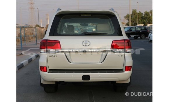 Buy Import Toyota Land Cruiser White Car in Import - Dubai in Bumthang Buy Import Toyota Land Cruiser White Car in Import - Dubai in Bumthang