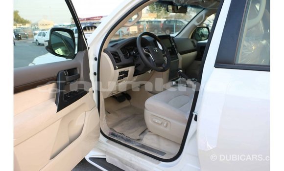 Buy Import Toyota Land Cruiser White Car in Import - Dubai in Bumthang Buy Import Toyota Land Cruiser White Car in Import - Dubai in Bumthang