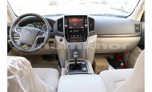 Buy Import Toyota Land Cruiser White Car in Import - Dubai in Bumthang Buy Import Toyota Land Cruiser White Car in Import - Dubai in Bumthang