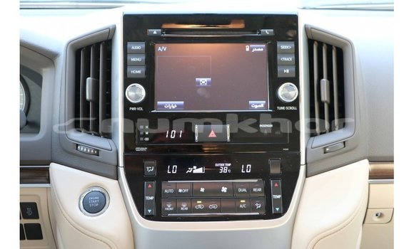 Buy Import Toyota Land Cruiser White Car in Import - Dubai in Bumthang Buy Import Toyota Land Cruiser White Car in Import - Dubai in Bumthang