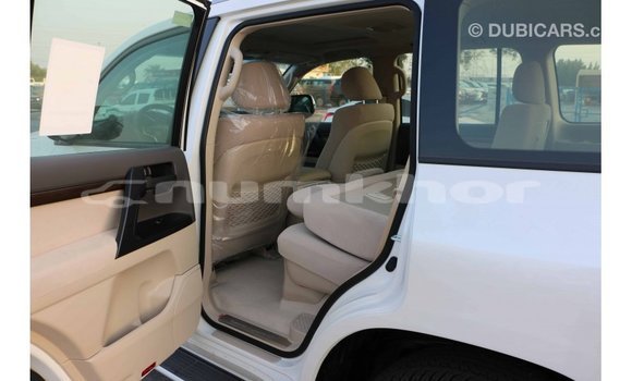 Buy Import Toyota Land Cruiser White Car in Import - Dubai in Bumthang Buy Import Toyota Land Cruiser White Car in Import - Dubai in Bumthang