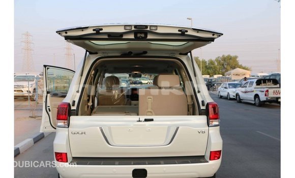 Buy Import Toyota Land Cruiser White Car in Import - Dubai in Bumthang Buy Import Toyota Land Cruiser White Car in Import - Dubai in Bumthang