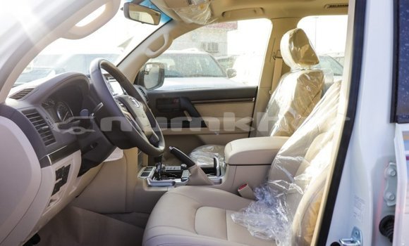 Buy Import Toyota Land Cruiser White Car in Import - Dubai in Bumthang Buy Import Toyota Land Cruiser White Car in Import - Dubai in Bumthang