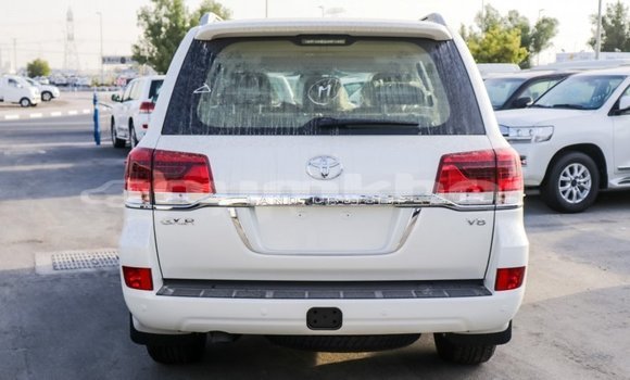 Buy Import Toyota Land Cruiser White Car in Import - Dubai in Bumthang Buy Import Toyota Land Cruiser White Car in Import - Dubai in Bumthang