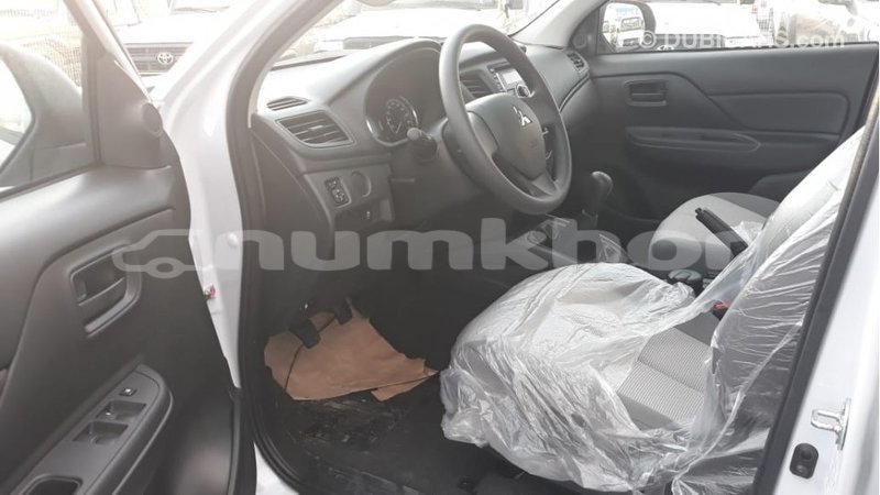 Big with watermark mitsubishi l200 bumthang import dubai 2597