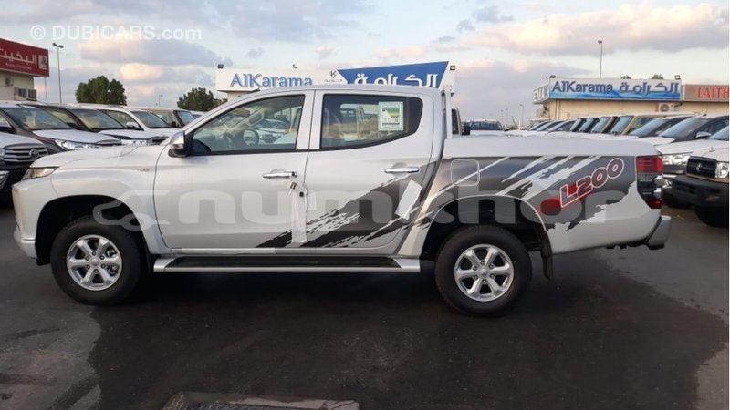 Big with watermark mitsubishi l200 bumthang import dubai 2597
