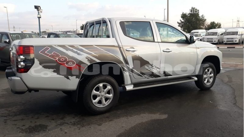 Big with watermark mitsubishi l200 bumthang import dubai 2597