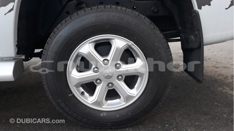 Big with watermark mitsubishi l200 bumthang import dubai 2597