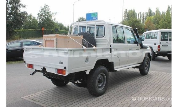 Buy Import Toyota Land Cruiser White Car in Import - Dubai in Bumthang Buy Import Toyota Land Cruiser White Car in Import - Dubai in Bumthang
