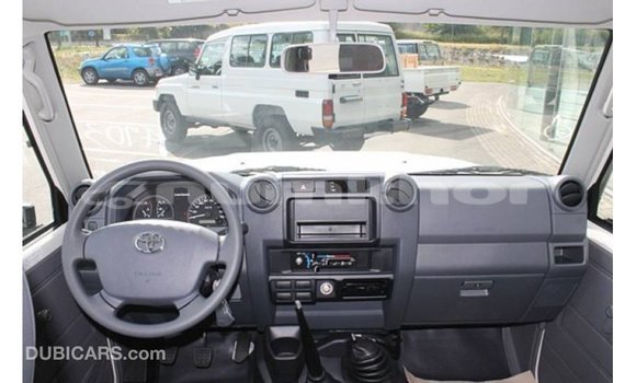 Buy Import Toyota Land Cruiser White Car in Import - Dubai in Bumthang Buy Import Toyota Land Cruiser White Car in Import - Dubai in Bumthang