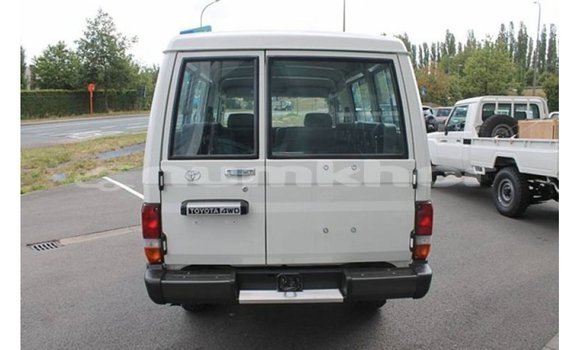 Buy Import Toyota Land Cruiser White Car in Import - Dubai in Bumthang Buy Import Toyota Land Cruiser White Car in Import - Dubai in Bumthang