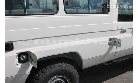 Buy Import Toyota Land Cruiser White Car in Import - Dubai in Bumthang Buy Import Toyota Land Cruiser White Car in Import - Dubai in Bumthang