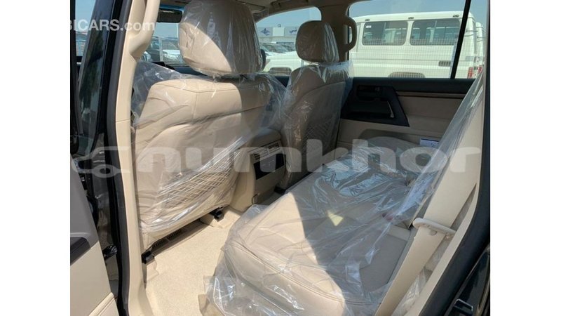 Big with watermark toyota land cruiser bumthang import dubai 2623