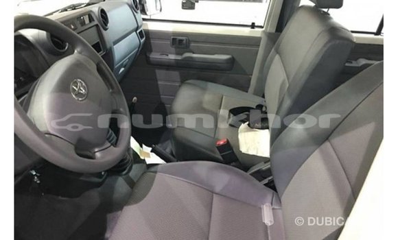 Buy Import Toyota Land Cruiser White Car in Import - Dubai in Bumthang Buy Import Toyota Land Cruiser White Car in Import - Dubai in Bumthang