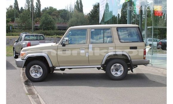 Buy Import Toyota Land Cruiser Beige Car in Import - Dubai in Bumthang Buy Import Toyota Land Cruiser Beige Car in Import - Dubai in Bumthang