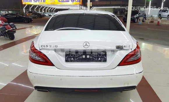 Buy Import Mercedes-Benz 190 (W201) White Car in Import - Dubai in Bumthang Buy Import Mercedes-Benz 190 (W201) White Car in Import - Dubai in Bumthang