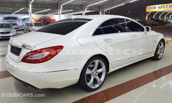 Buy Import Mercedes-Benz 190 (W201) White Car in Import - Dubai in Bumthang Buy Import Mercedes-Benz 190 (W201) White Car in Import - Dubai in Bumthang