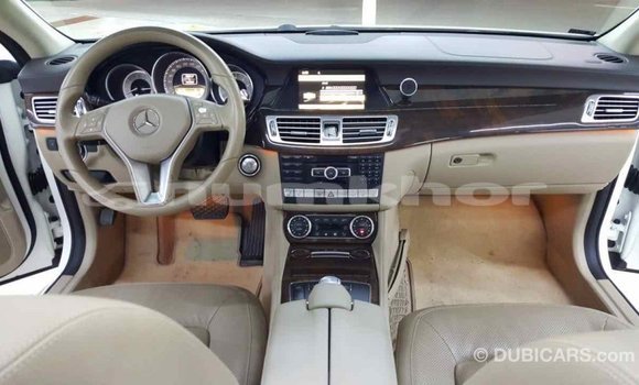 Buy Import Mercedes-Benz 190 (W201) White Car in Import - Dubai in Bumthang Buy Import Mercedes-Benz 190 (W201) White Car in Import - Dubai in Bumthang
