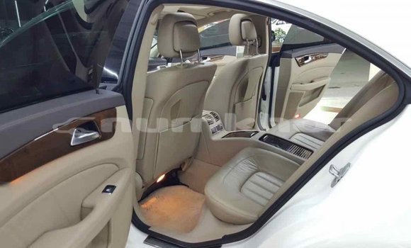 Buy Import Mercedes-Benz 190 (W201) White Car in Import - Dubai in Bumthang