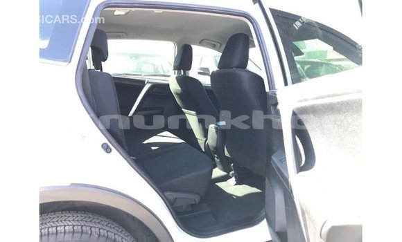 Buy Import Toyota 4Runner White Car in Import - Dubai in Bumthang Buy Import Toyota 4Runner White Car in Import - Dubai in Bumthang