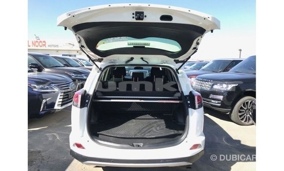 Buy Import Toyota 4Runner White Car in Import - Dubai in Bumthang Buy Import Toyota 4Runner White Car in Import - Dubai in Bumthang