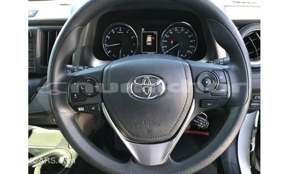 Buy Import Toyota 4Runner White Car in Import - Dubai in Bumthang Buy Import Toyota 4Runner White Car in Import - Dubai in Bumthang
