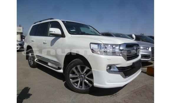 Buy Import Toyota Land Cruiser White Car in Import - Dubai in Bumthang Buy Import Toyota Land Cruiser White Car in Import - Dubai in Bumthang